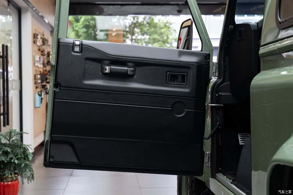 Land Rover Defender, 2017 11