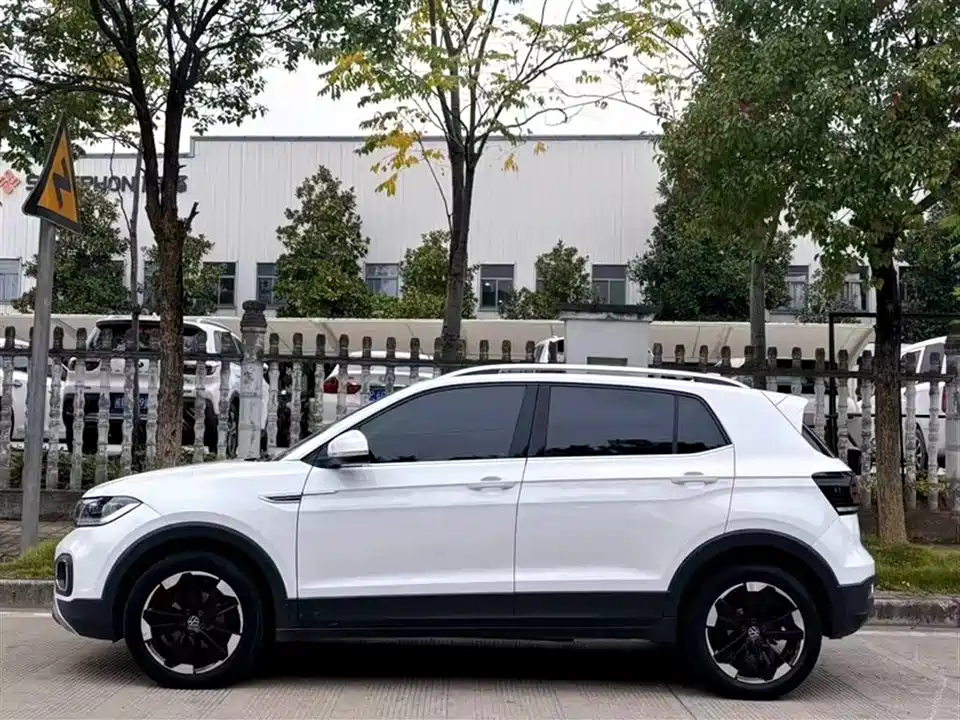 Volkswagen Exploring the shadow