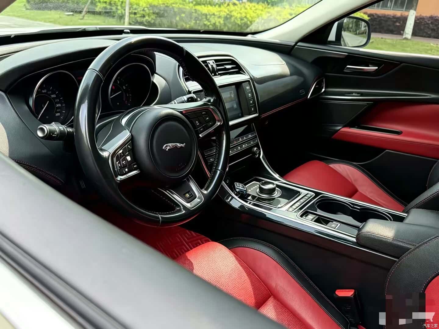 Jaguar XE, 2016 4