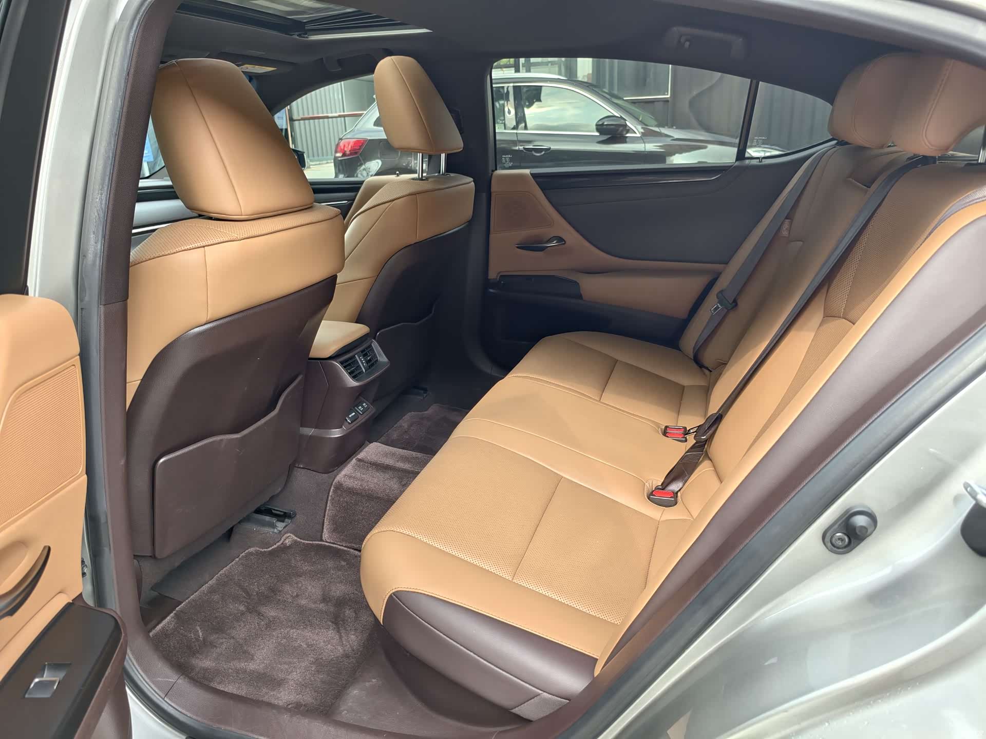 Lexus ES, 2020 4