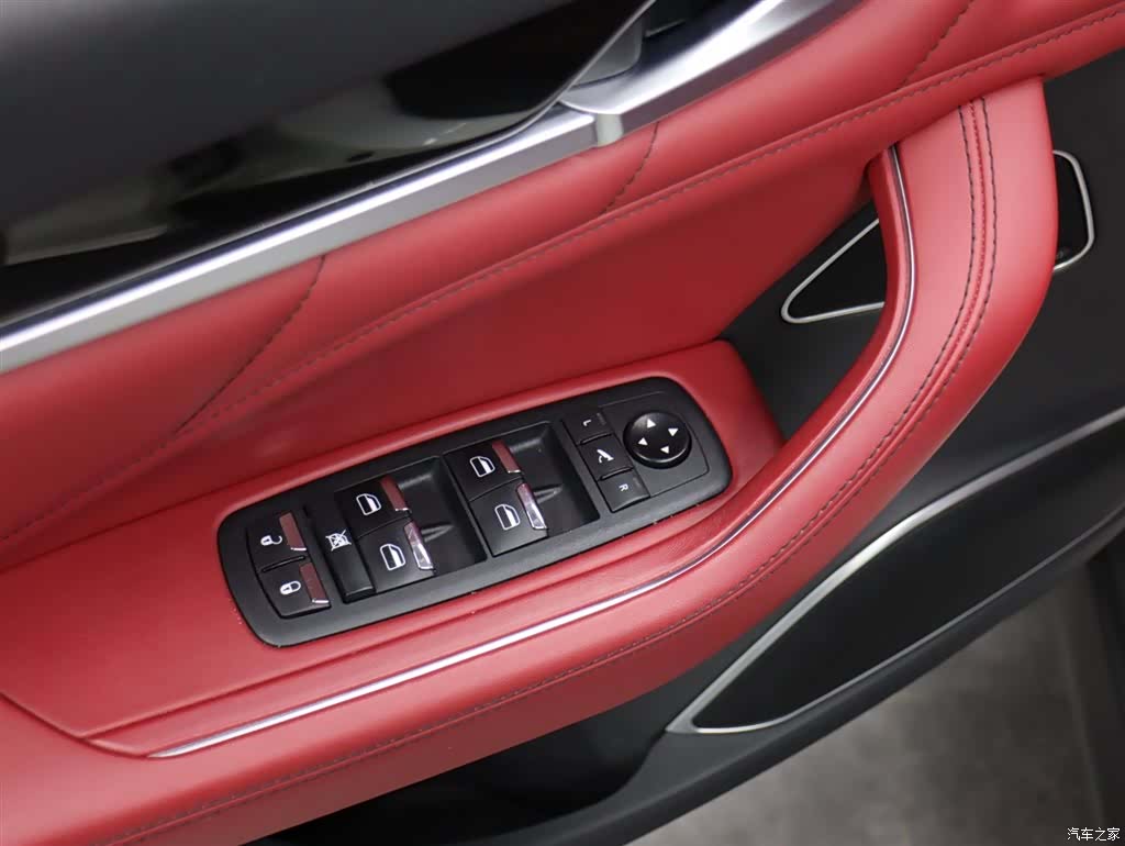 Maserati Levante, 2022 22
