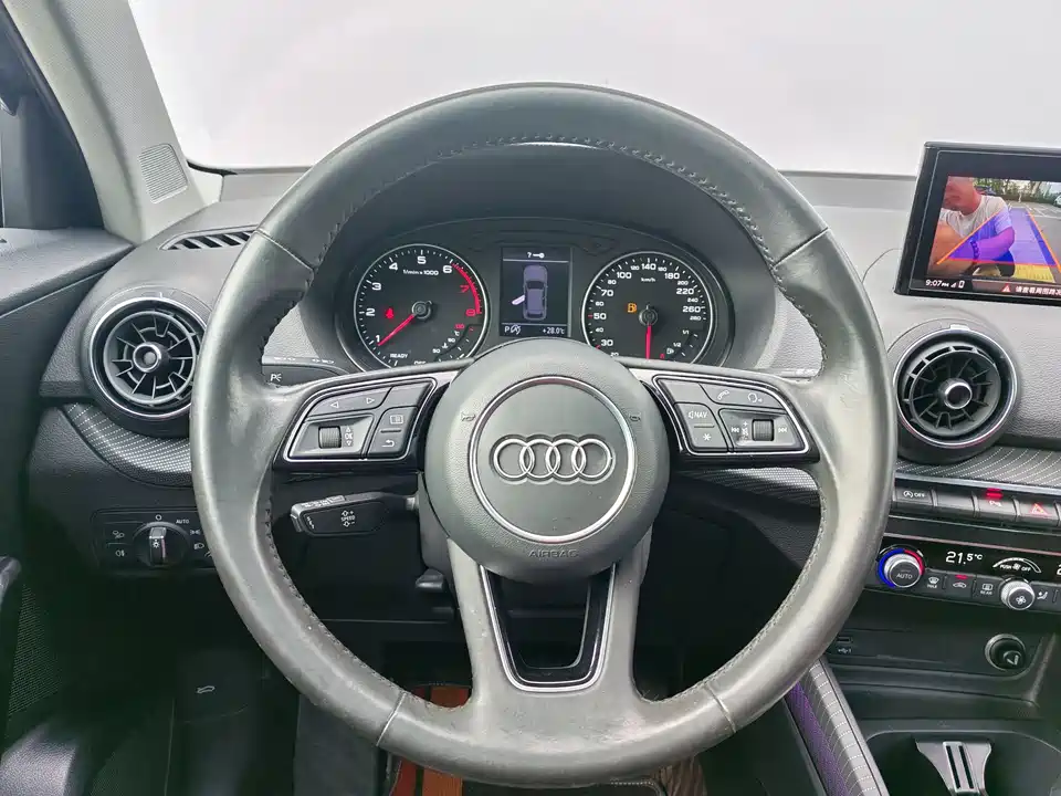 Audi Q2L