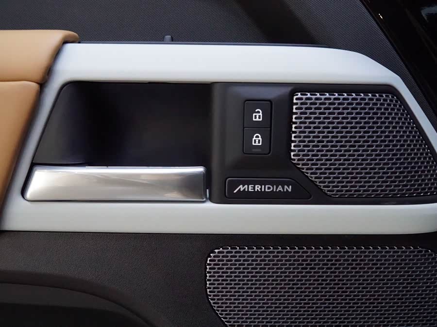 Land Rover Defender 2024, фото 12