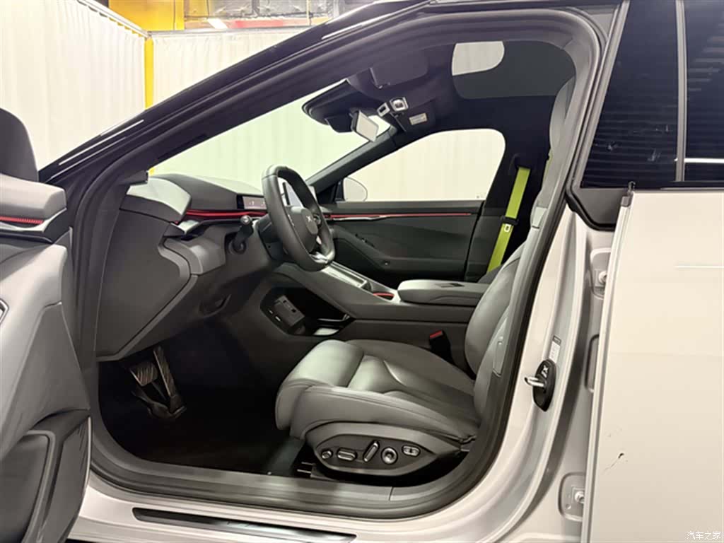 Xpeng P7, 2025 11