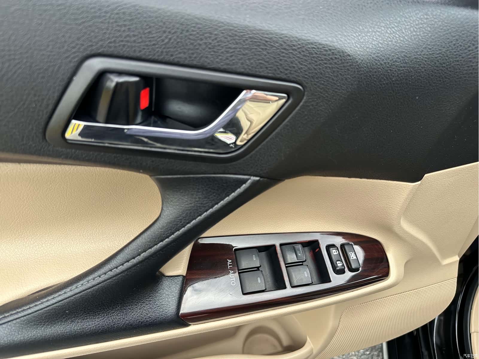 Toyota 2.5V, 2012 14