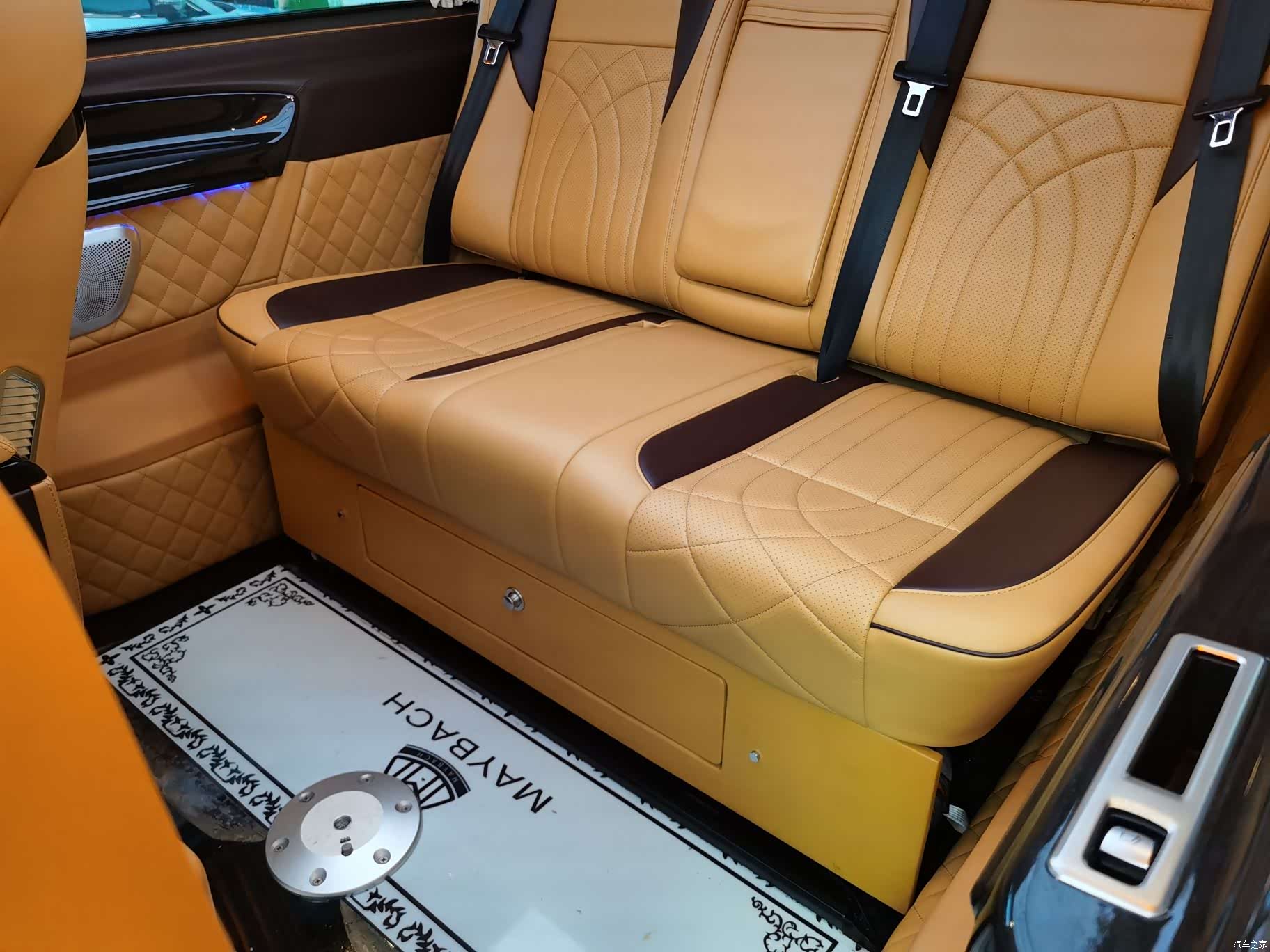 Mercedes-Benz 7, 2020 12