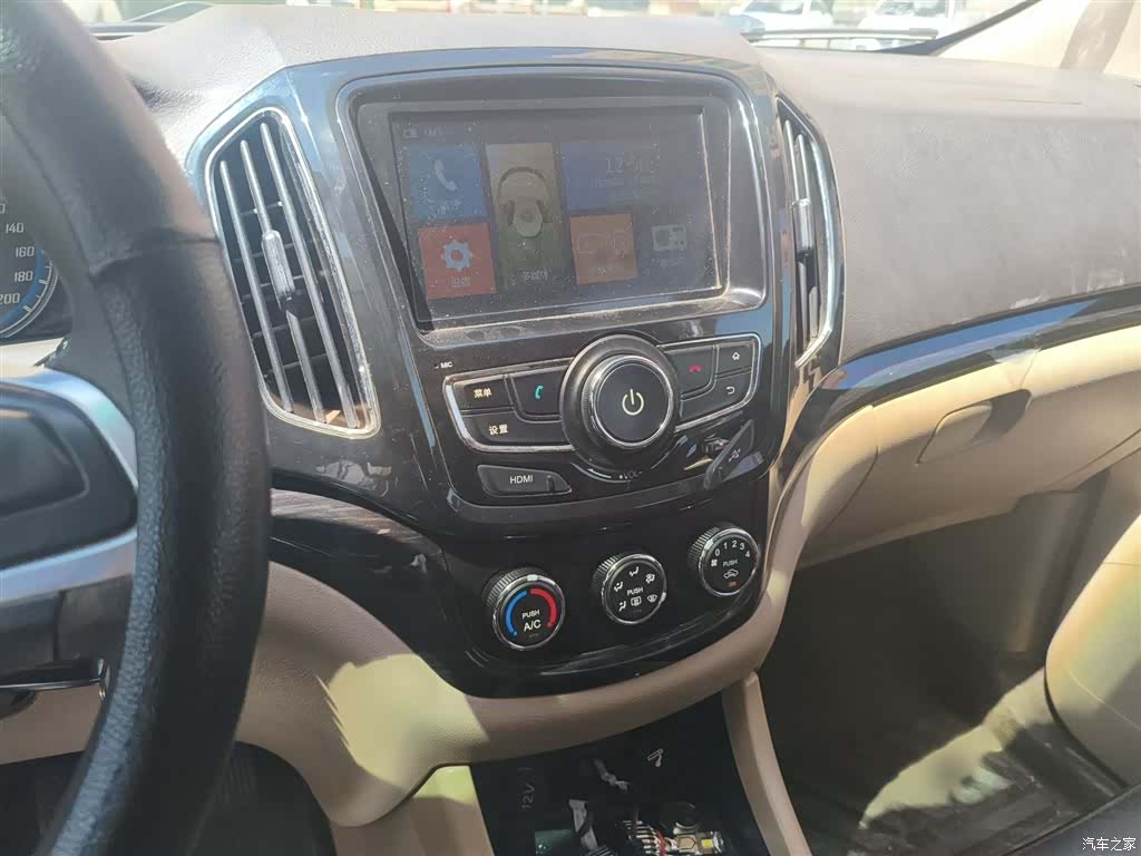 Wuling 730, 2015 6