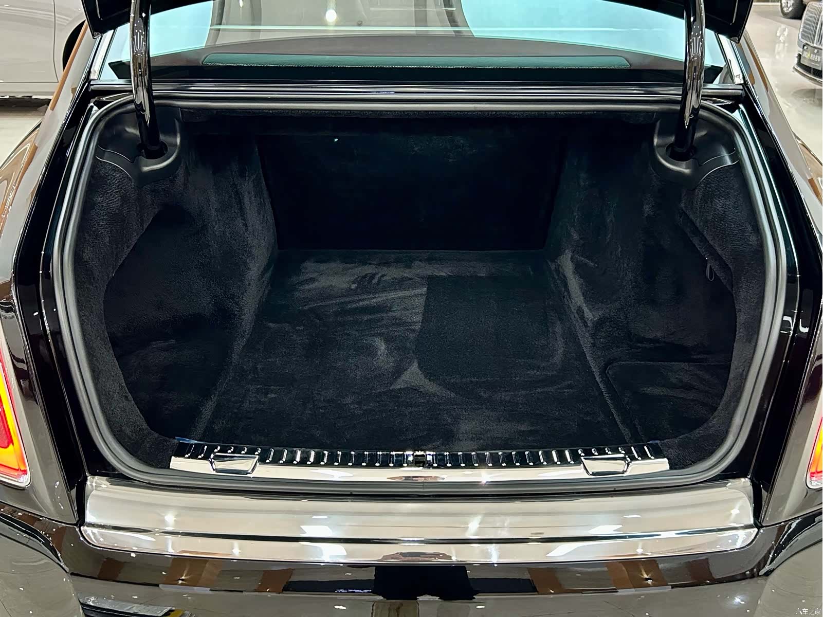 Rolls-Royce Phantom, 2019 23