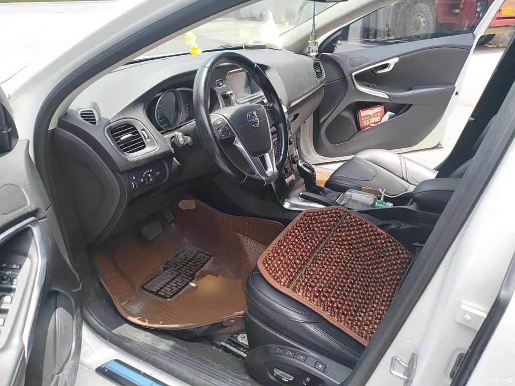 Volvo V40, 2015 12