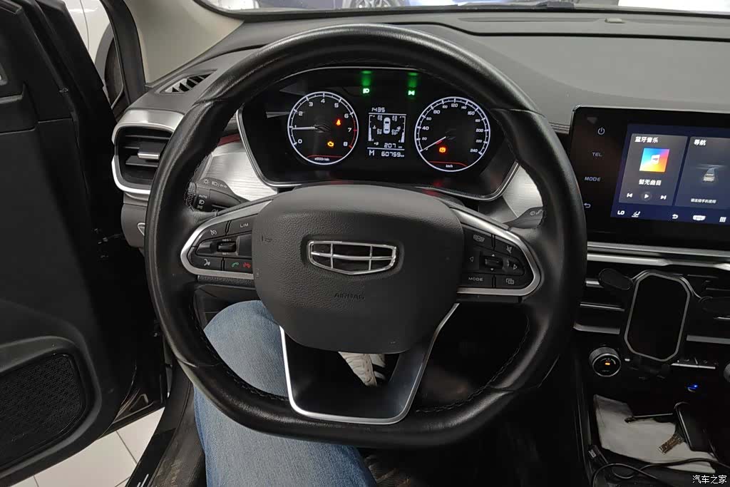 Geely Coolray, 2022 15