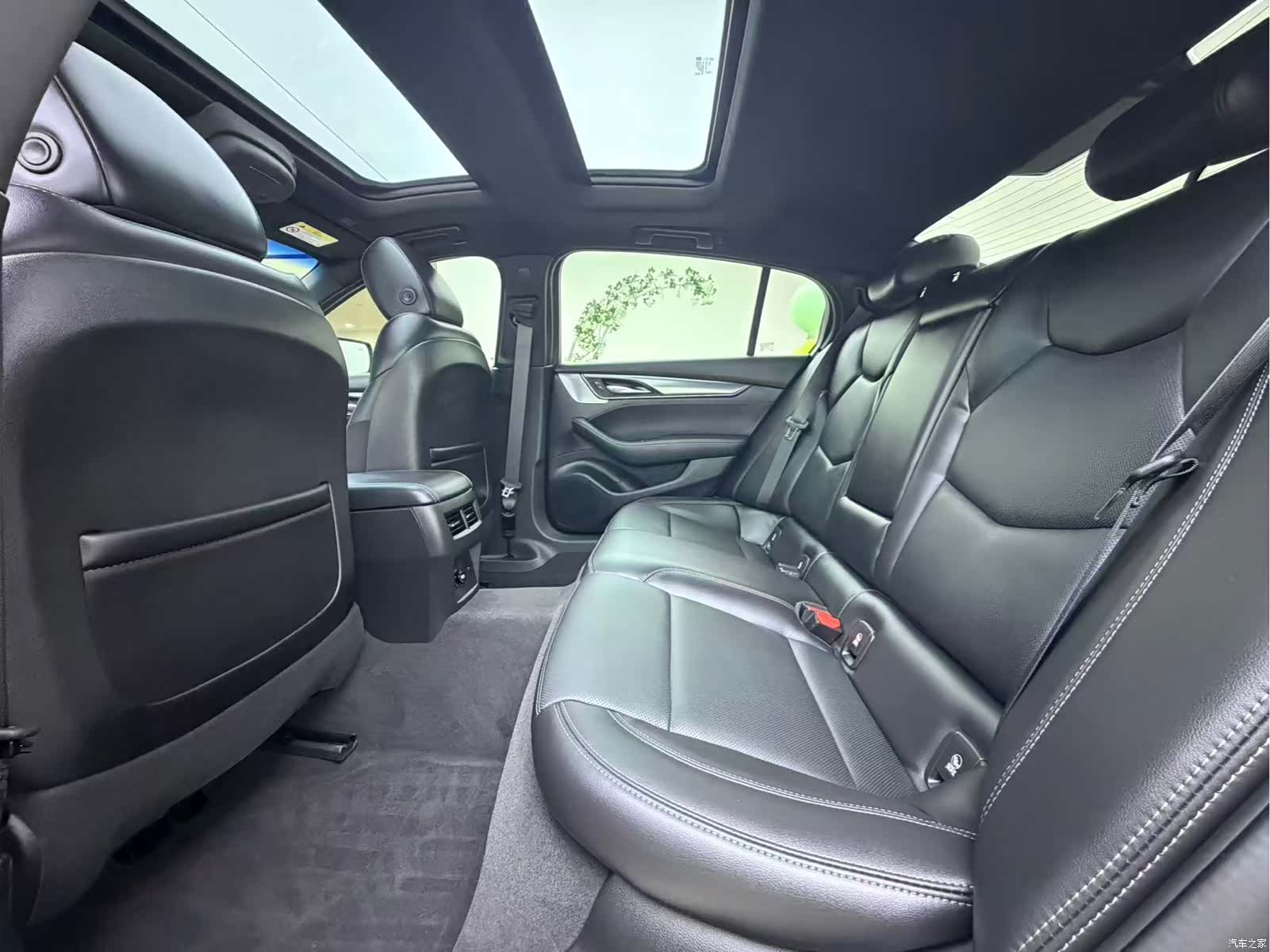 Cadillac CT5, 2023 все фото