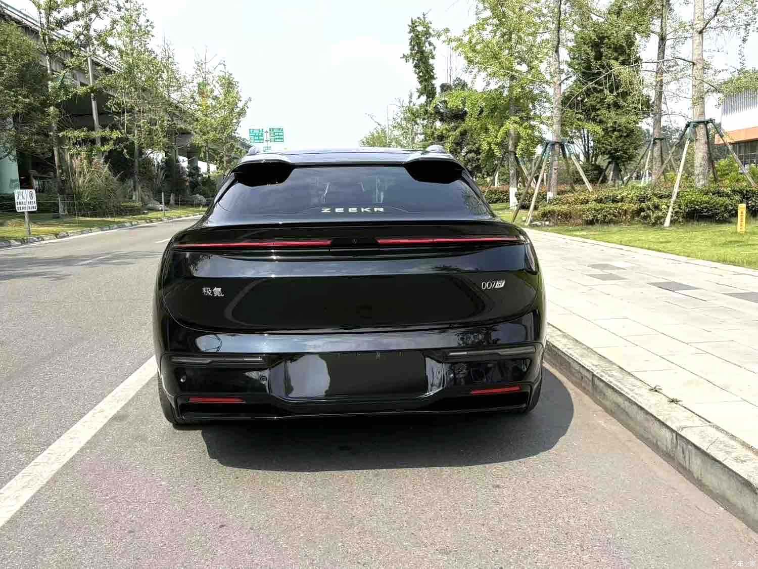 Zeekr 007, 2025 4