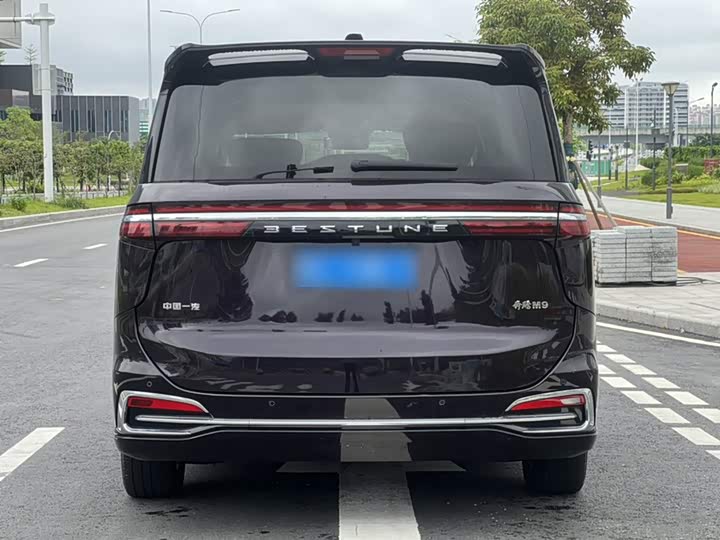 Bestune M9 2023 2.0T zhi zun xing