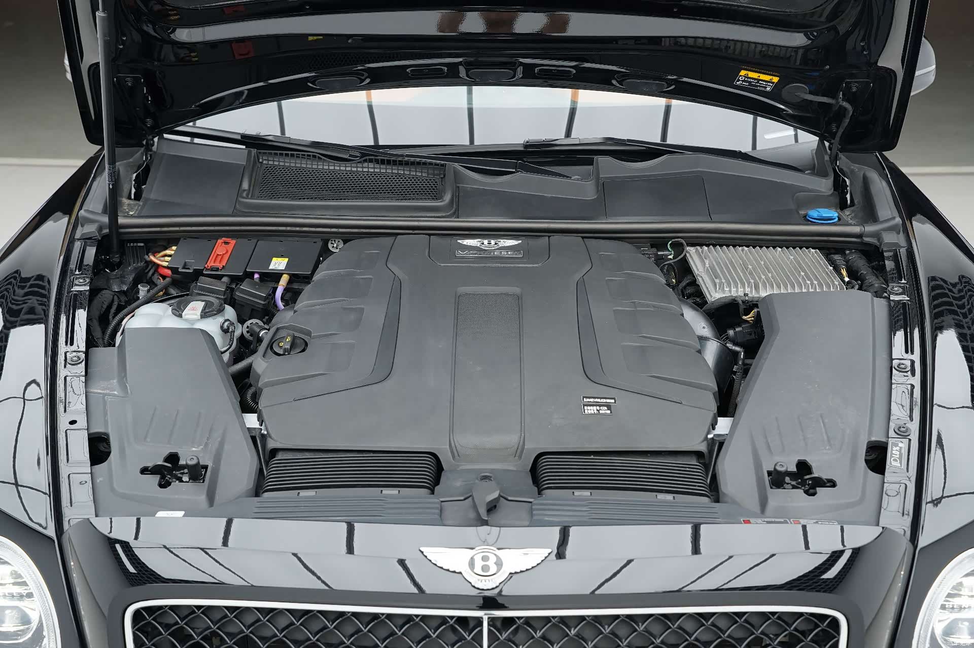 Bentley Bentayga, 2019 9