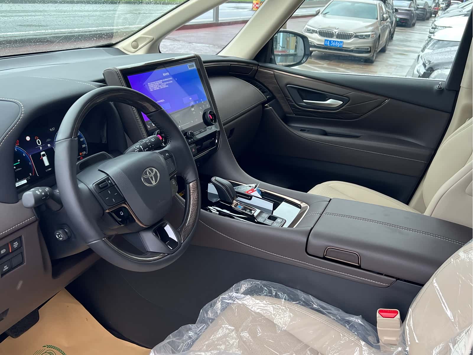 Toyota Alphard, 2024 7