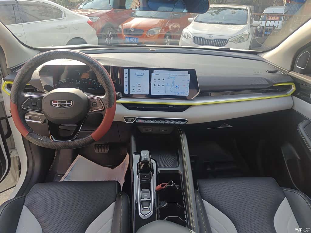 Geely Coolray, 2022 19