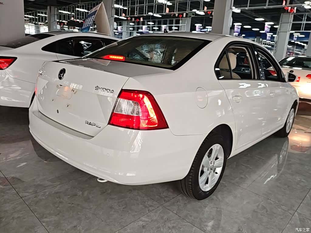 Skoda Rapid, 2015 7