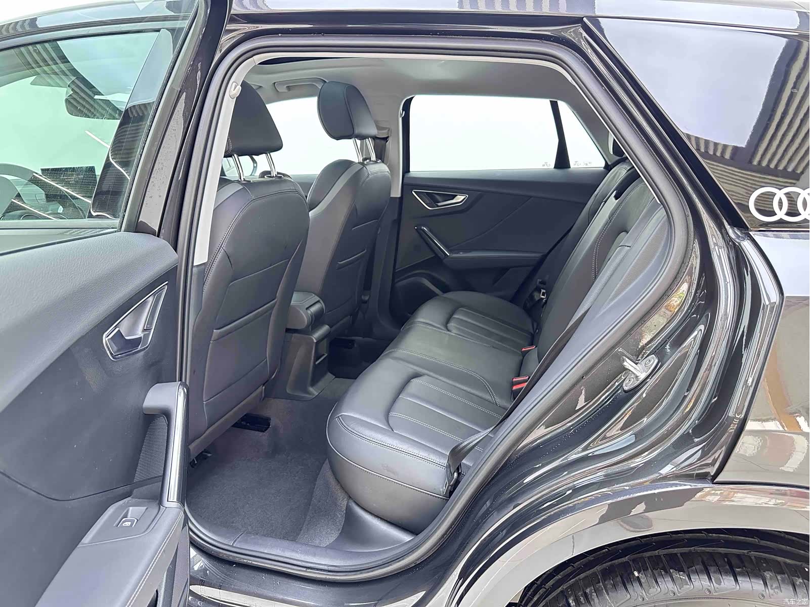 Audi Q2L, 2024 9