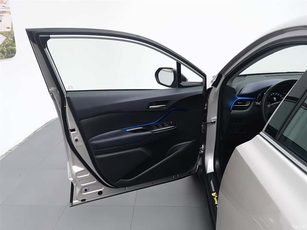 Toyota C-HR, 2022 8