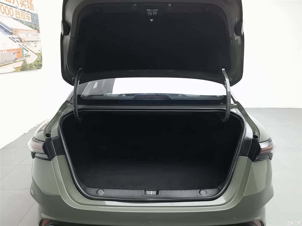 Geely Binray, 2022 16