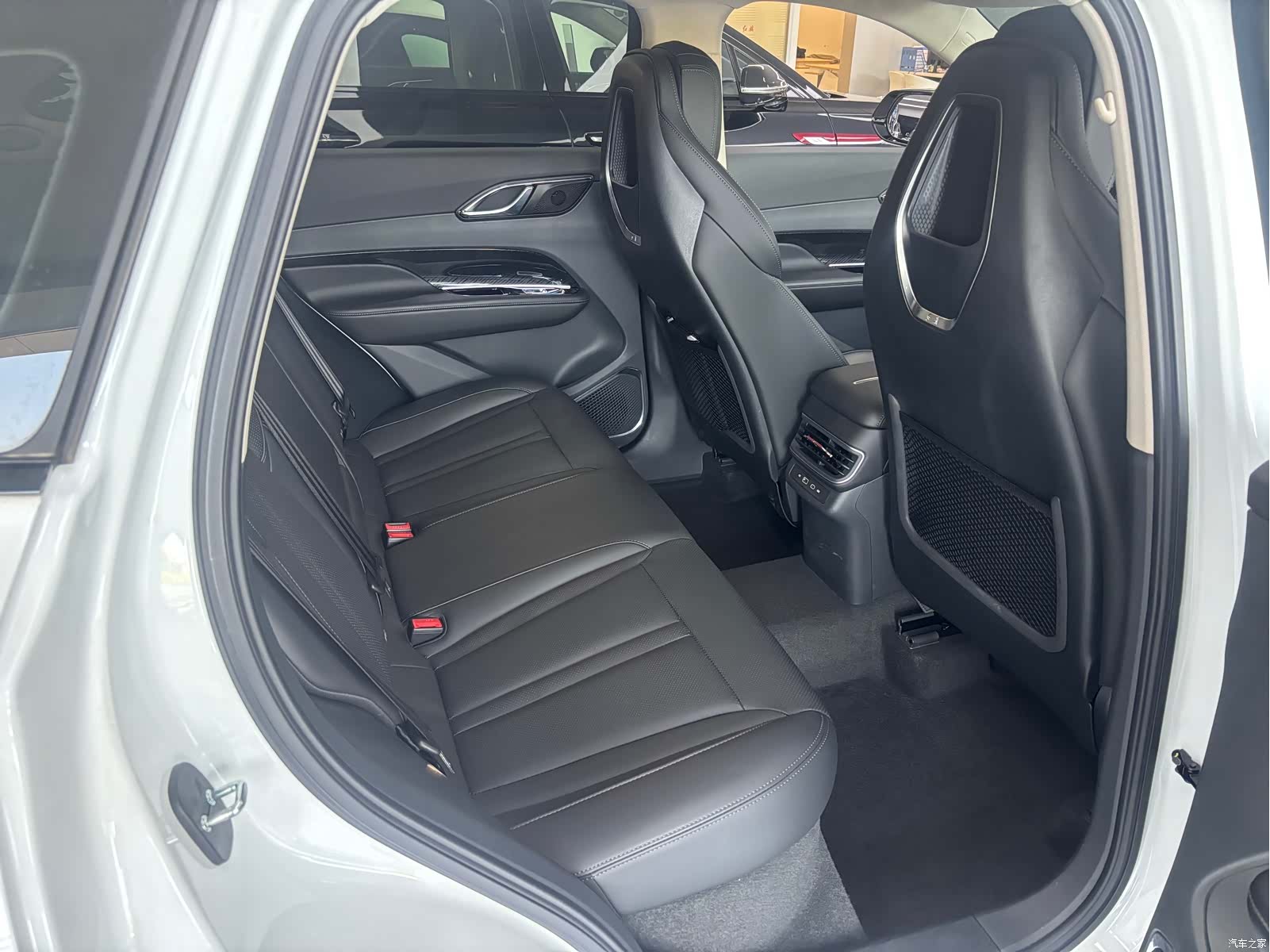 Hongqi HS3, 2025 10