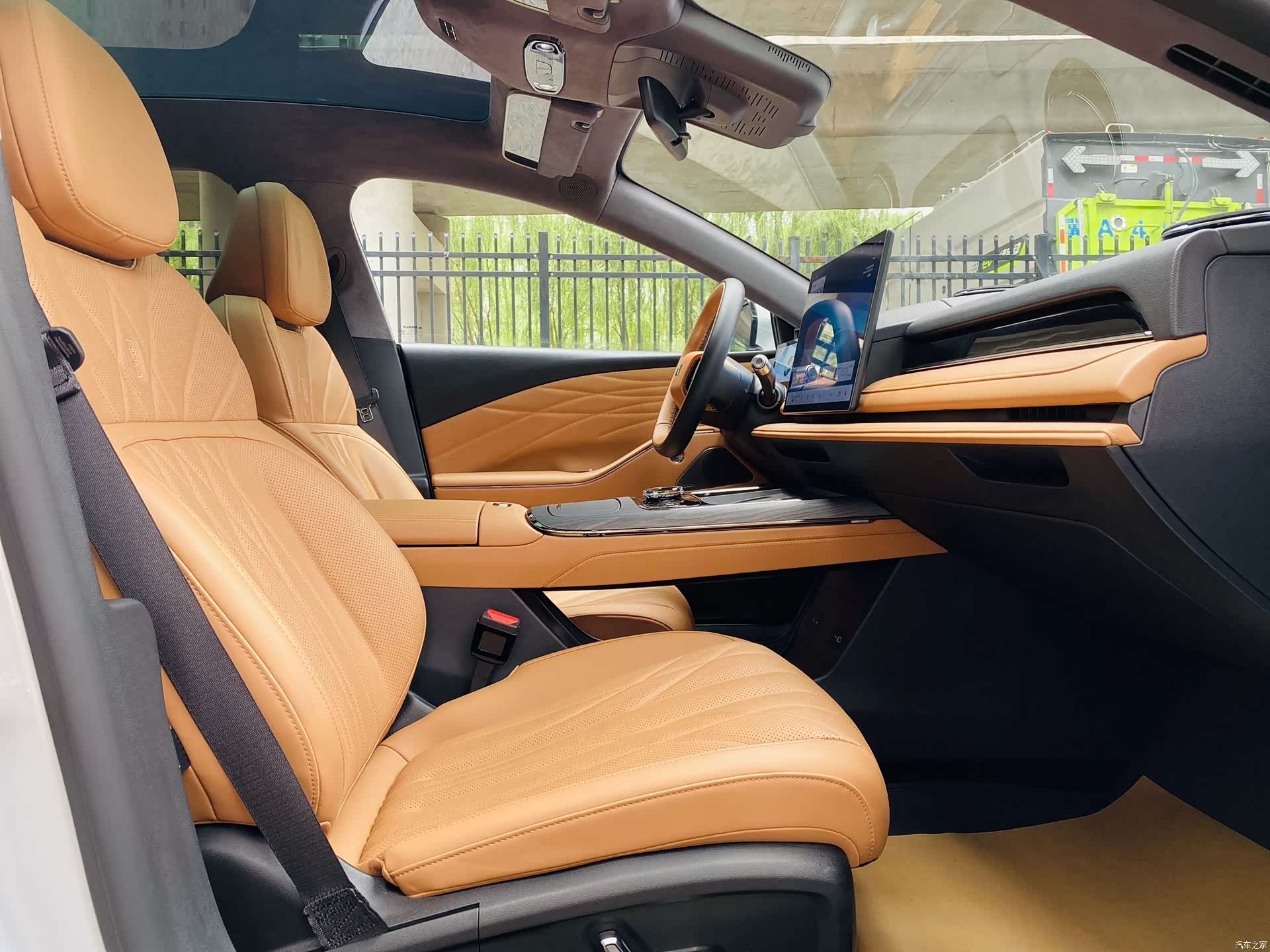 Geely 8, 2025 8