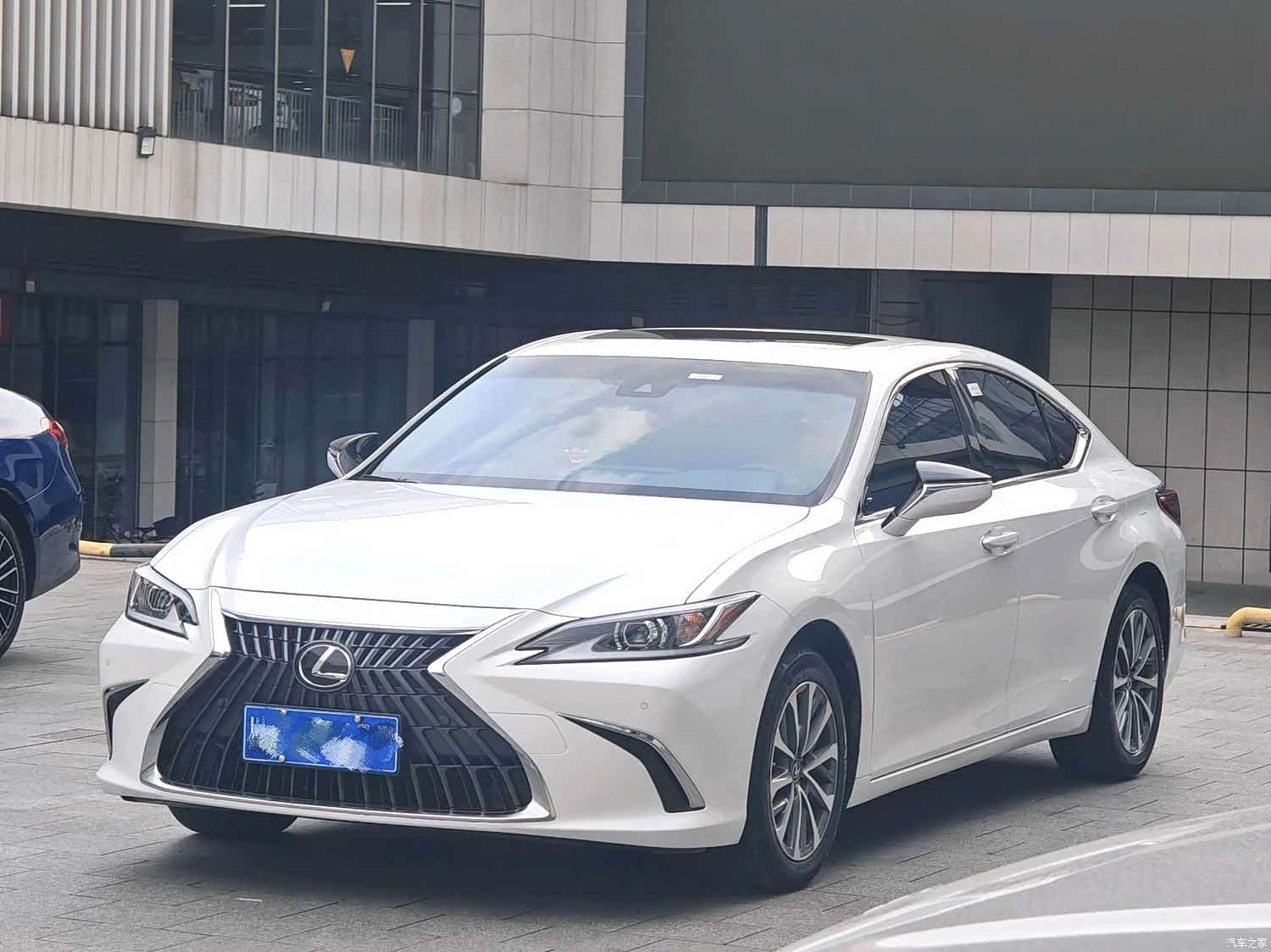 Lexus ES, 2023 1