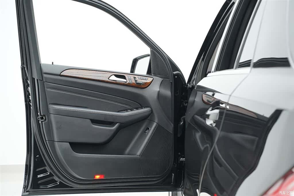 Mercedes-Benz M-Class, 2015 10
