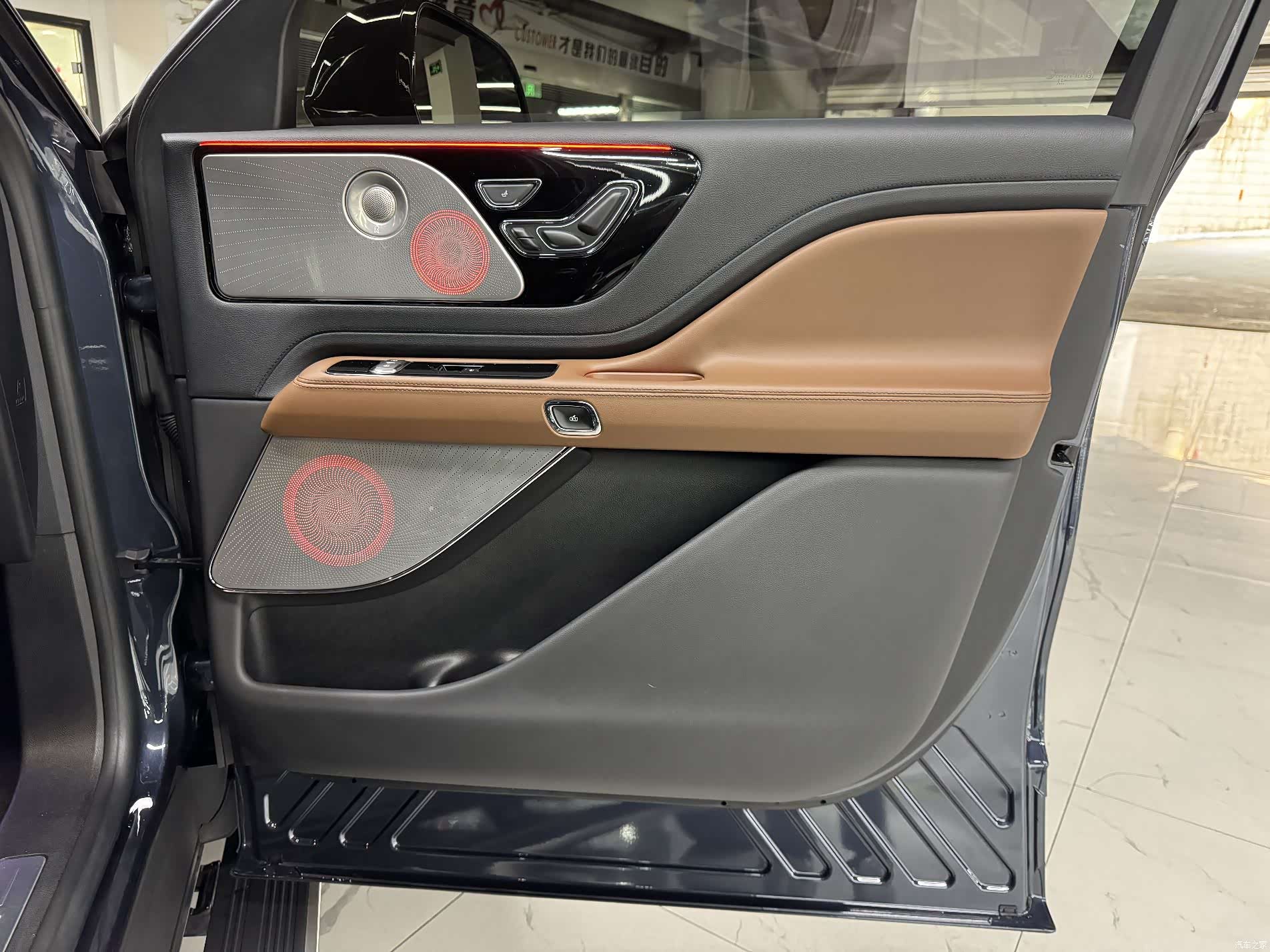 Lincoln Aviator, 2023 11