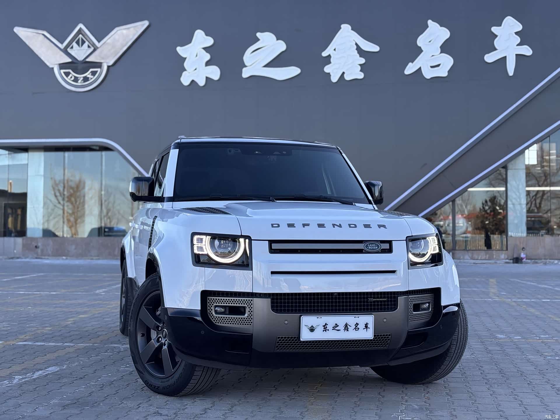 Land Rover Defender, 2023 3