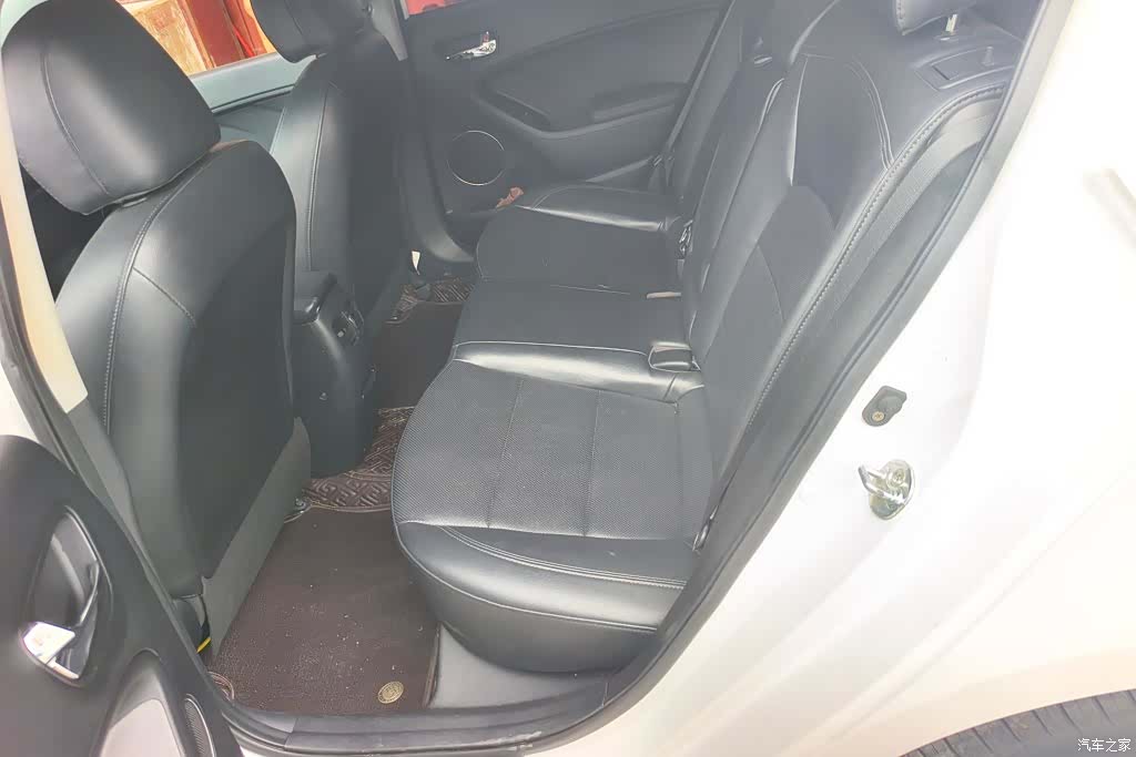 Kia K3, 2015 11