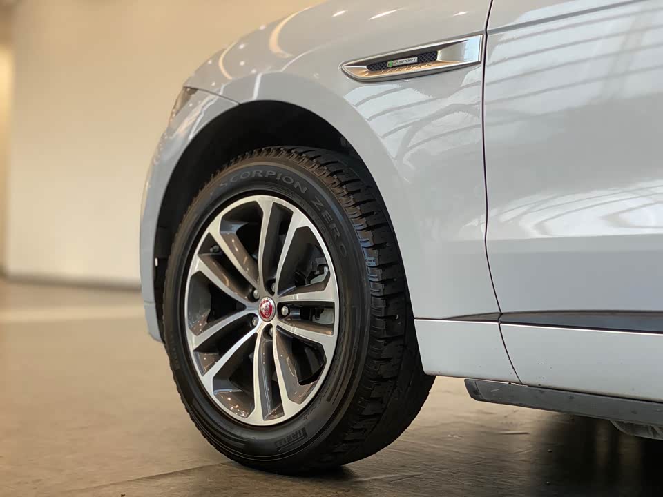 Jaguar F-PACE Jaguar F-PACE
