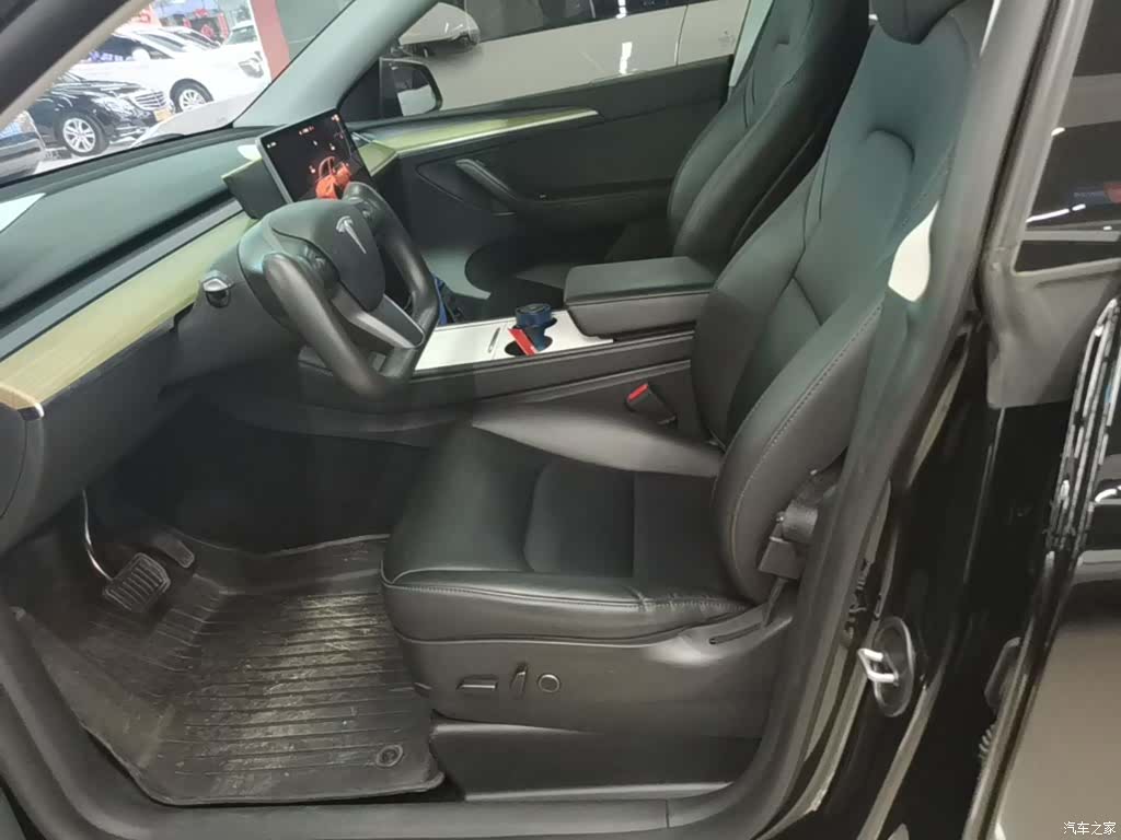 Tesla Model Y, 2023 15