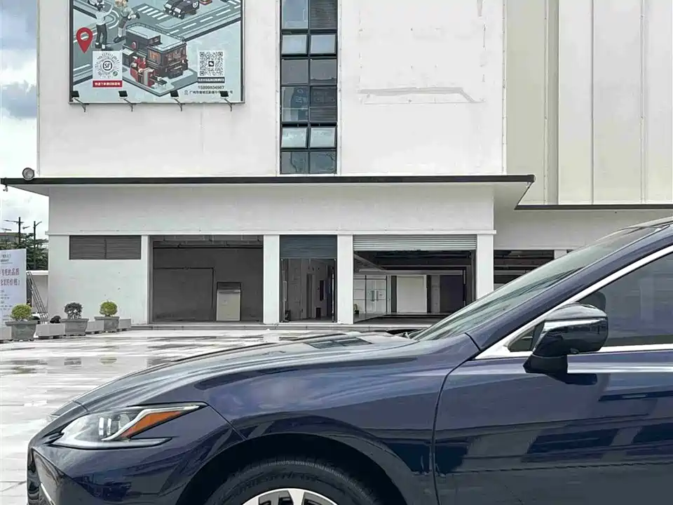 Lexus ES