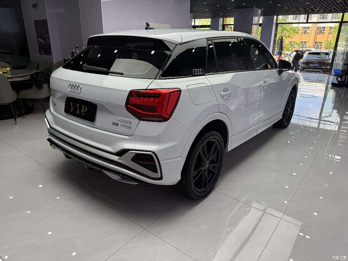 Audi Q2L, 2023 6