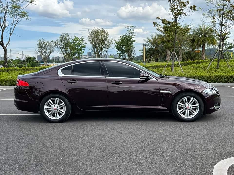 Jaguar XF
