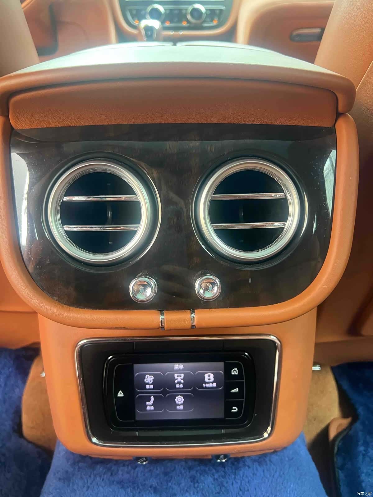 Bentley Bentayga, 2018 11