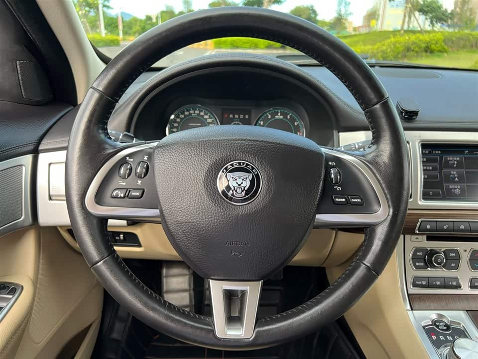 Jaguar XF