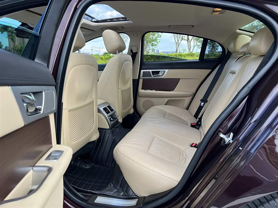 Jaguar XF
