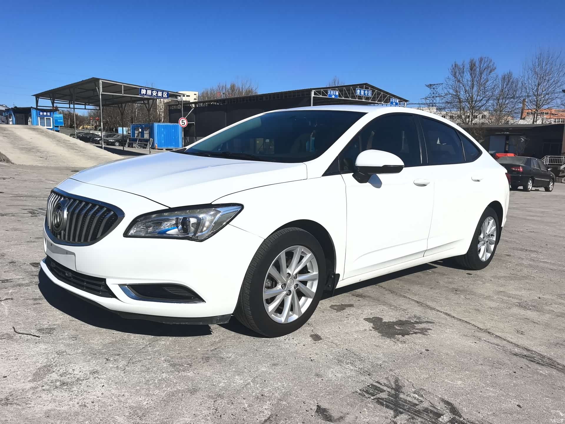 Buick Verano, 2017 1