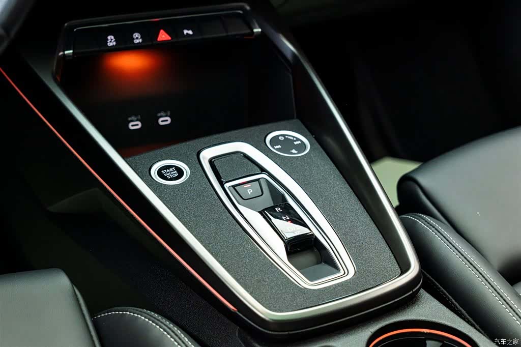 Audi Flying Spur, 2025 14