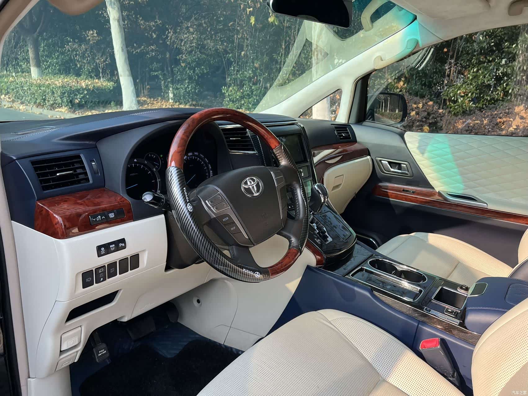 Toyota Alphard, 2012 4