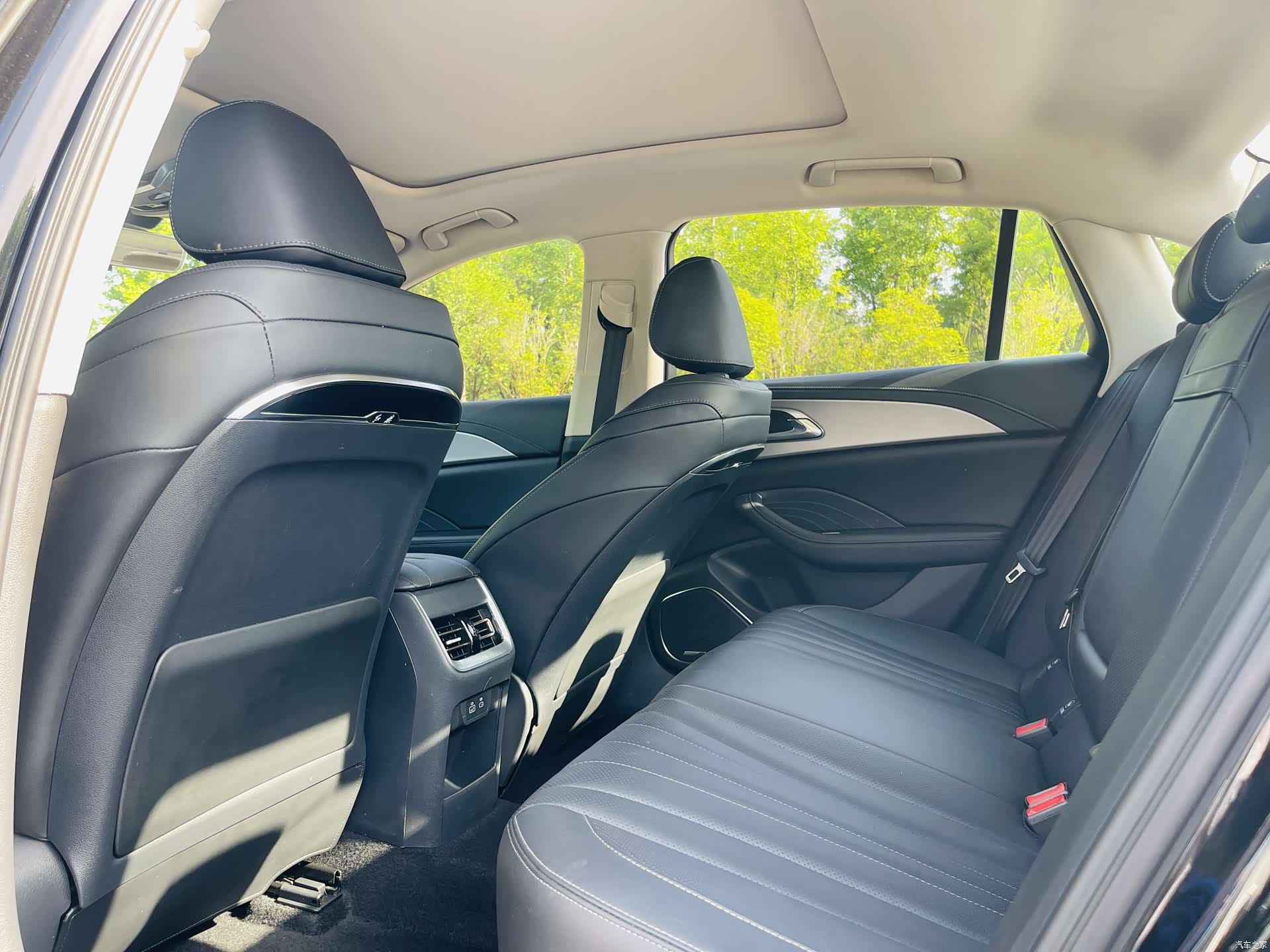 Hongqi H5, 2023 14