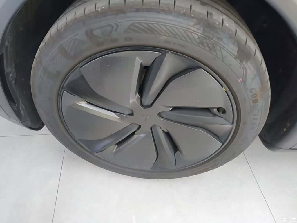 Tesla Model Y, 2025 23