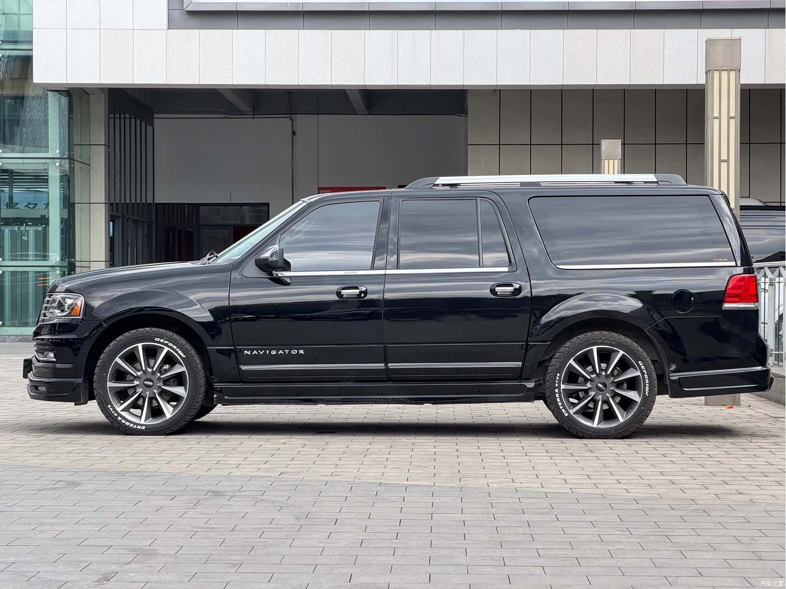 Lincoln Navigator, 2017 16