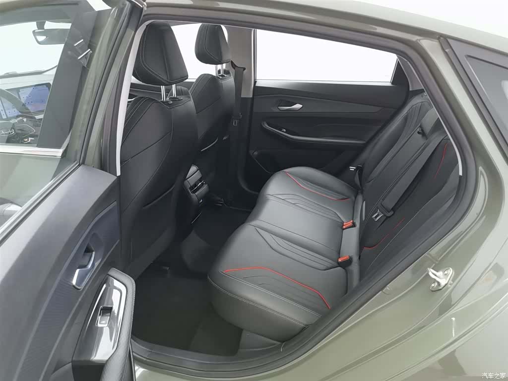 Geely Binray, 2022 15