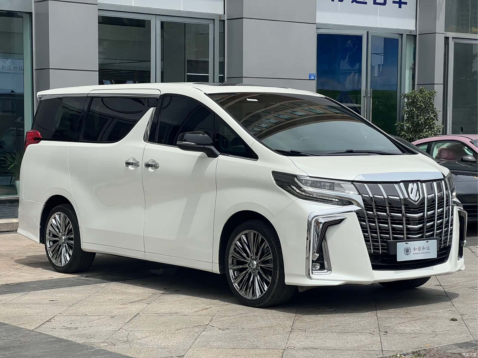Toyota Alphard, 2018 3