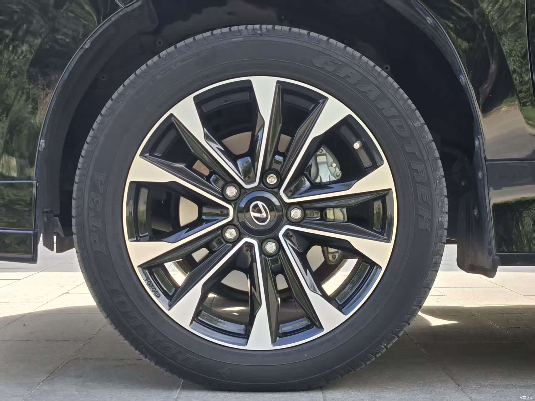Lexus LX, 2022 14