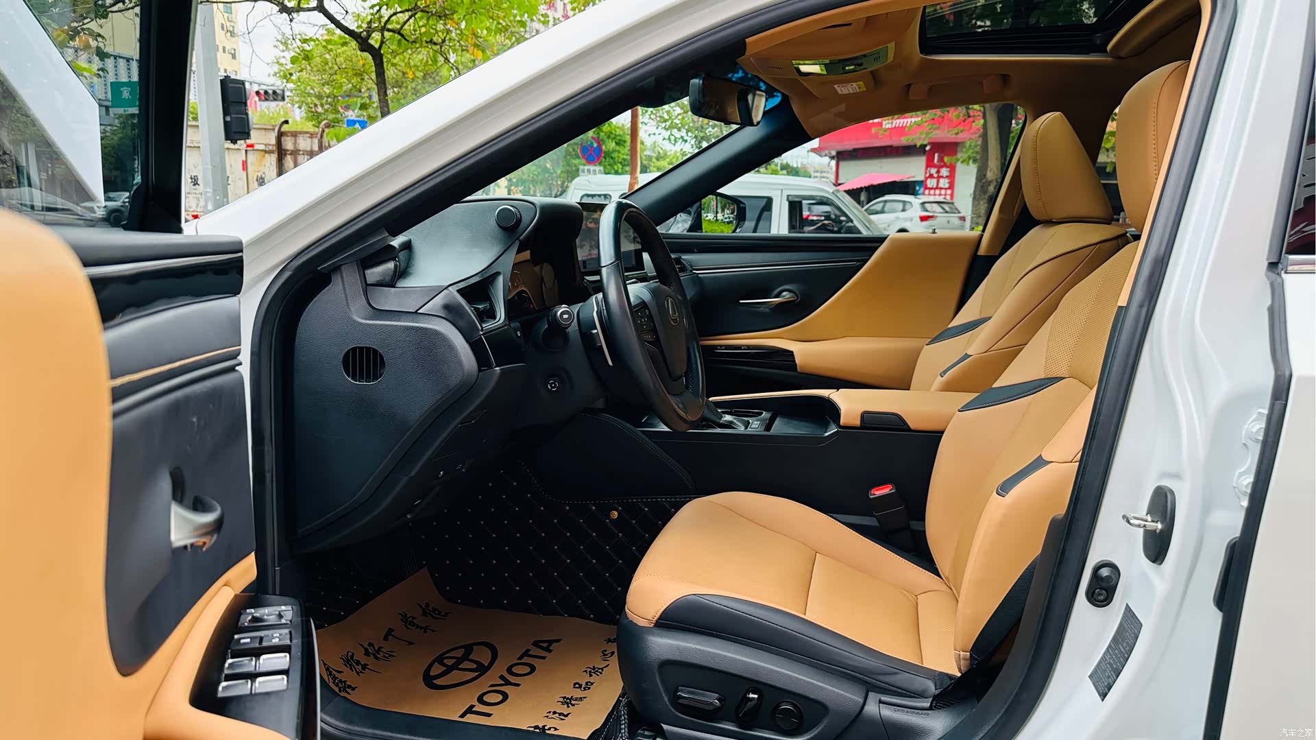 Lexus ES, 2023 12