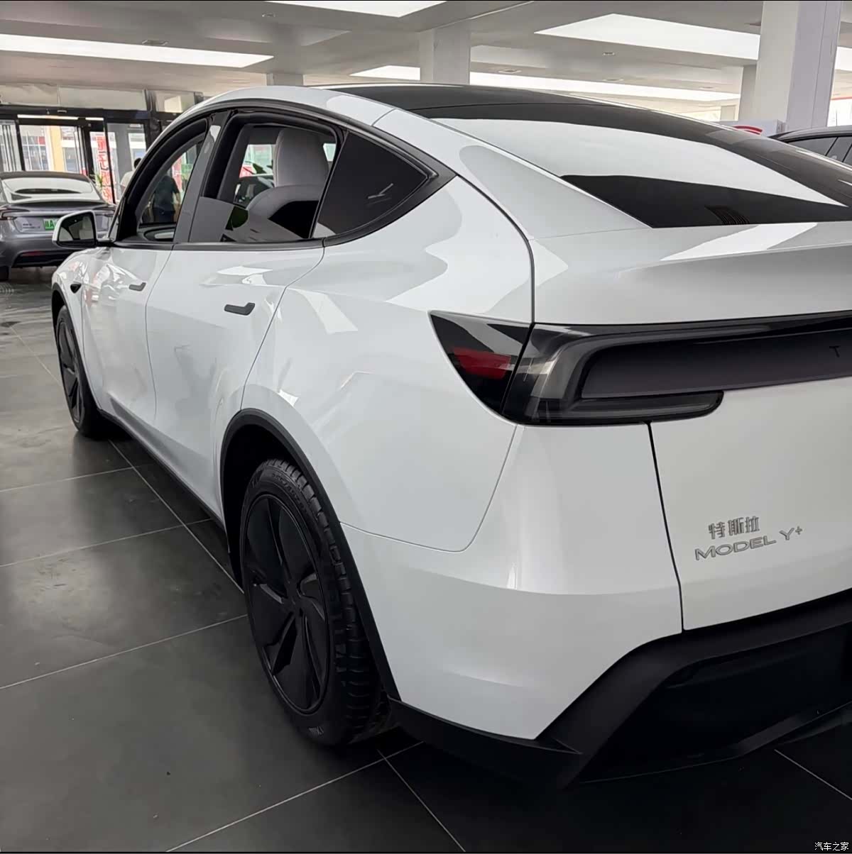 Tesla Model Y, 2025 все фото